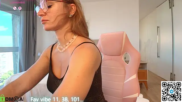 Milf_Tea webcam