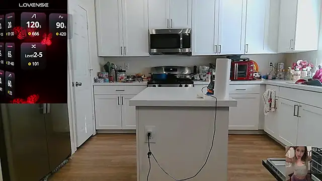 Blondiewithanass webcam