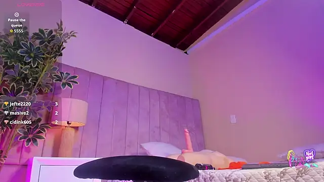 Ashley_Beaomunt webcam