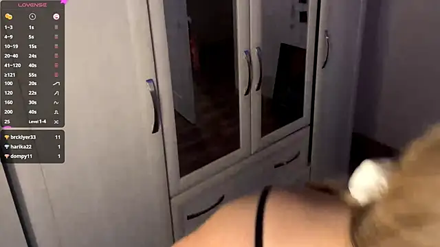 WonderedFlair webcam