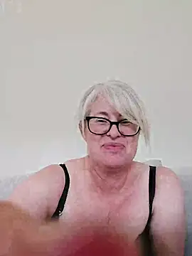 Webcam Model (FlirtyFleur-x)  is live.Free join now!