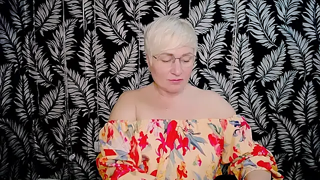 Olivia_playful webcam