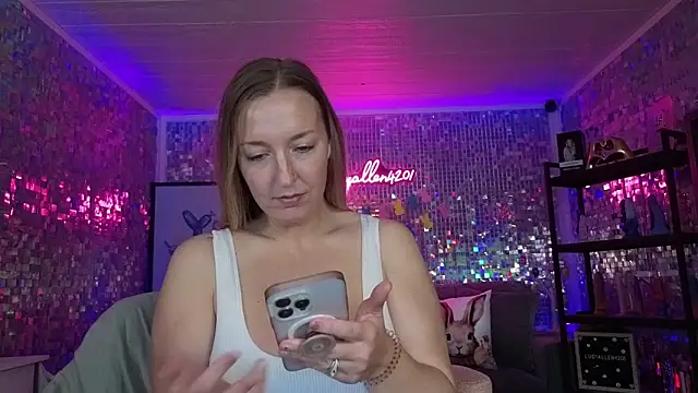 lucyallen4201 live sex cam