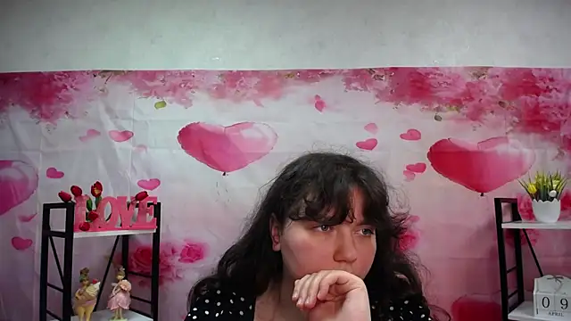 NeonilaLisova webcam