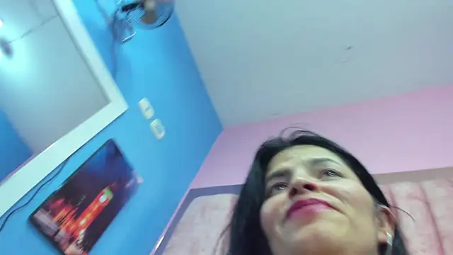 HornySkinny26 webcam