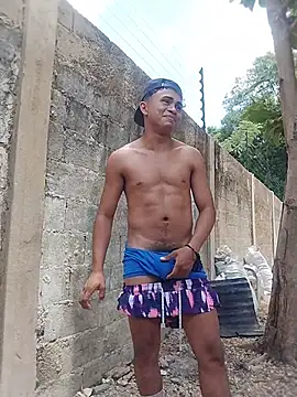 HOTRAINYGOLDEN webcam