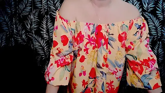 Olivia_playful webcam