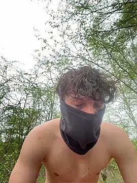 leoooooo88888 (M twink) - J’enlève mon t-shirt 😏