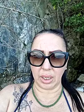 sexy-zoe (F milf) - Topless  in the beach 👅🔥