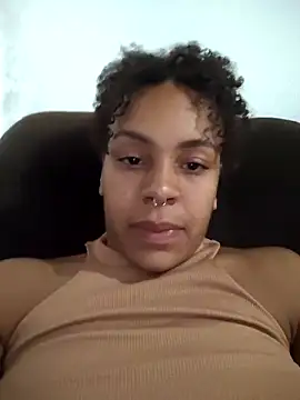 Julia_Pretinha webcam