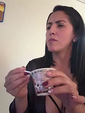 Webcam Model (SamanthaWalker_)  is live.Free join now!