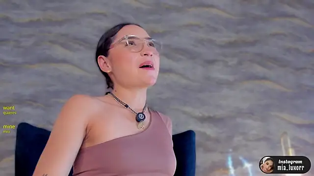 Mia_Luxor webcam