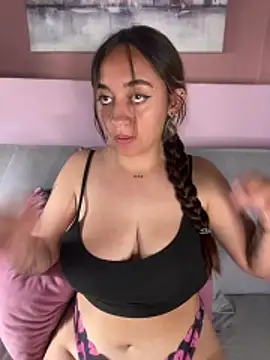 Webcam Model (Im_Luuu) is live