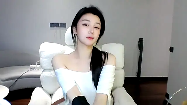 美女MedeLineayr在线直播