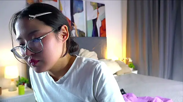 NelleMihalko - brunette  cam model