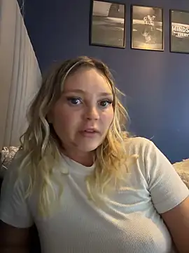 Webcam Model (Sky25x)  is live.Free join now!