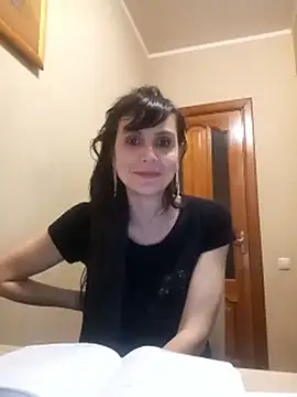 Webcam Model (Francenia_lolis)  is live.Free join now!