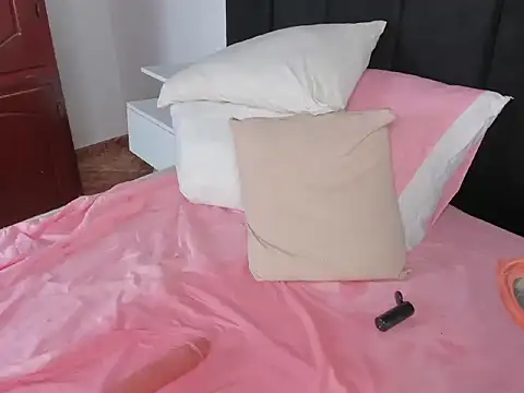 Sophia-Gomezz webcam