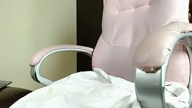 Webcam Model (Lolagolden1)  is live.Free join now!