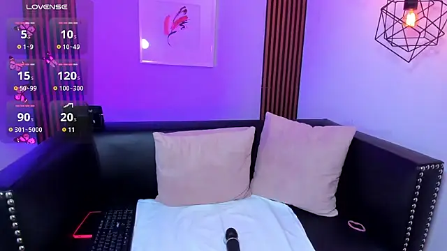 Nahiajhonson_ webcam