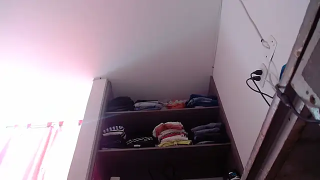 nicolle_milf1978 webcam