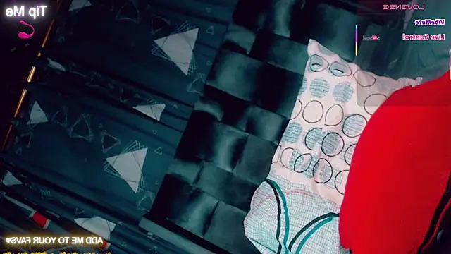 CharlotteBigCock webcam