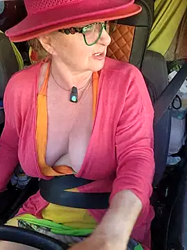 Webcam Model (Hot-Muci)  is live.Free join now!