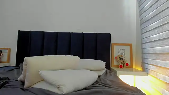 melanie_roux__ webcam