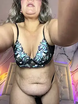 Lucy_Milf_474 webcam