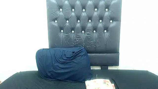 AUGUSTBLOOMxx webcam