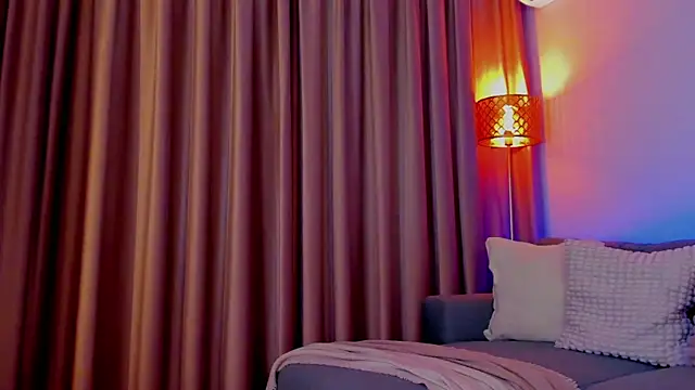 AlessandraCrystal webcam