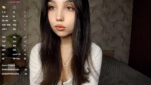 Qwami_Amie webcam