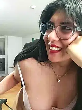aisha_latina webcam