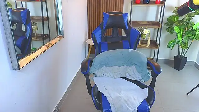 Kenya--Buhle live sex cam