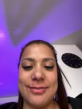 Pretty__Milf webcam