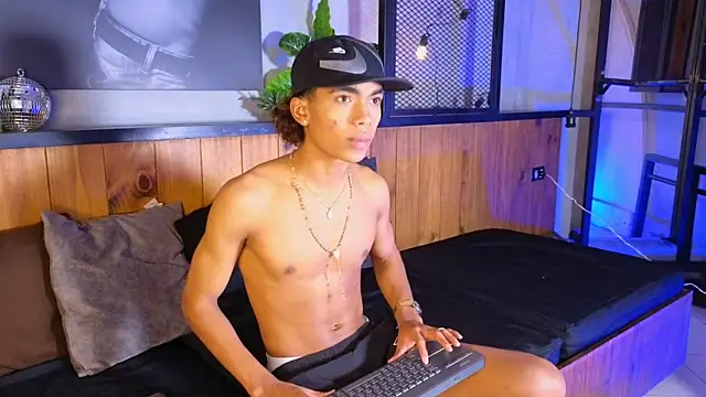 AlanCutee live sex cam