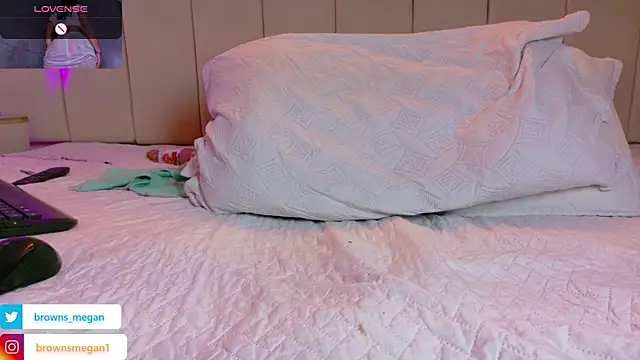 Megan_browns1 live sex cam