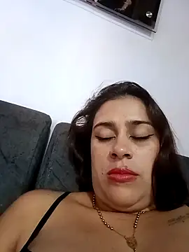 maribelle1 (G young) - Show boobs in public