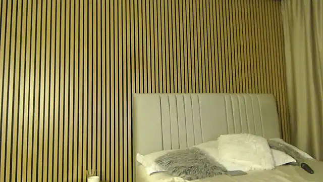 Halie_May live sex cam