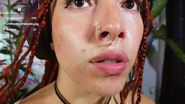 bri_von_dhara__ webcam