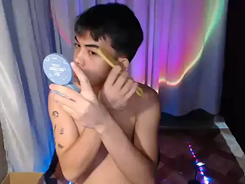 urhotsilverboy (M twink) - Hot and Fresh loaded Cum