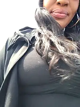 AmazonianMistress webcam