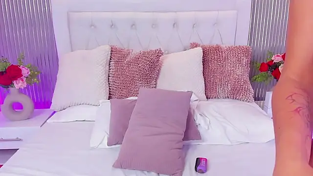 MelodySweetHoney webcam