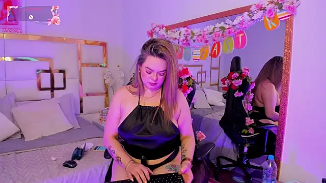 AvaMiia live sex cam