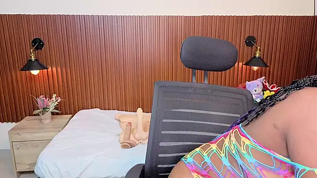 chanel_brunette webcam