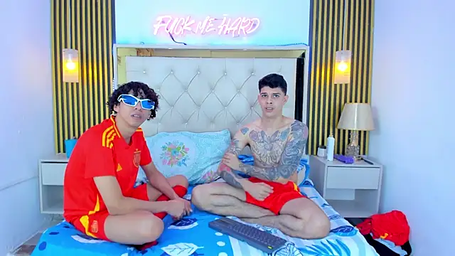 Adventurous_Boys webcam