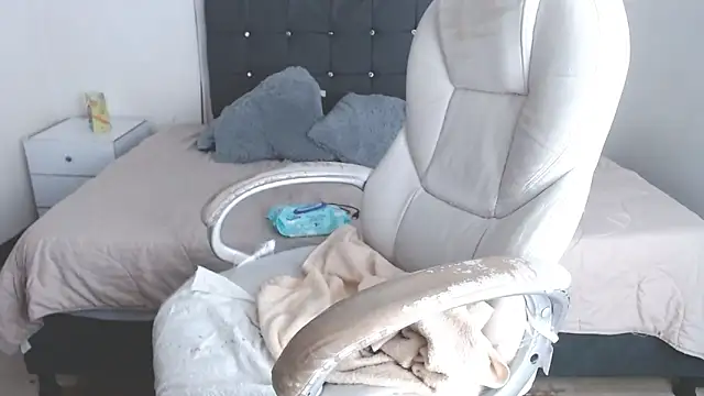 selena_yourmilf webcam