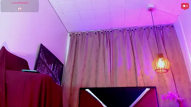 katha_Crawford webcam