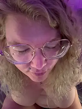 CurvyAnonymousGirl89 webcam