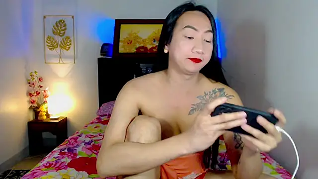 LovelyQueen69 webcam